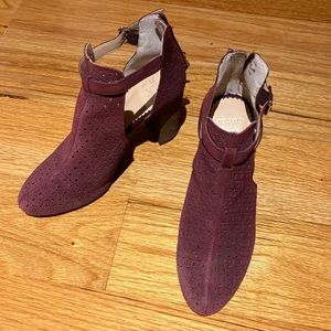 Ladies suede bootie. Burgundy color. Very good condition.